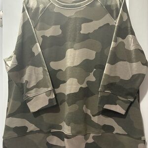 Women’s XL Camouflage Sweatshirt - Green and Cream top pullover, new